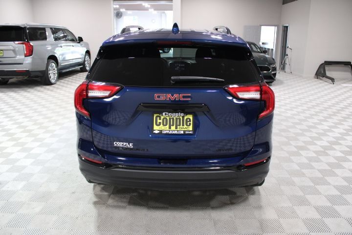 Used 2023 GMC Terrain SLE w/ Elevation Edition AWD/4WD image 9