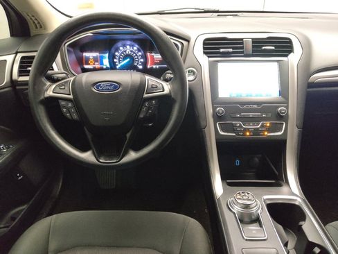 Used 2020 Ford Fusion SE FWD image 22