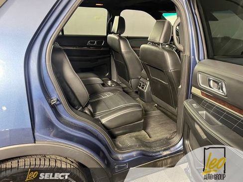 Used 2018 Ford Explorer Platinum AWD/4WD image 12