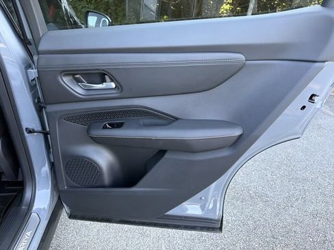 Used 2024 Nissan Ariya FWD image 18