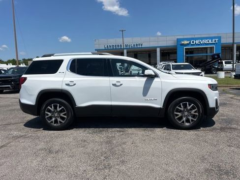 Used 2022 GMC Acadia SLE w/ Driver Convenience Package FWD image 2