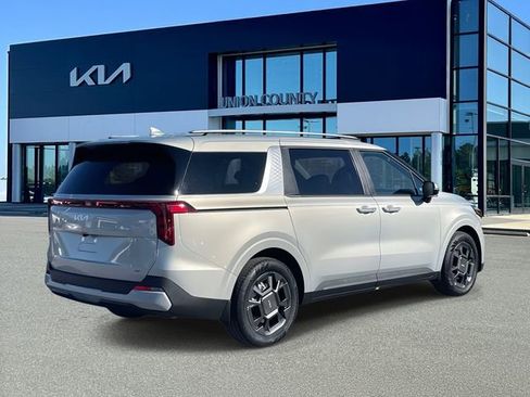 New 2026 Kia Carnival EX FWD image 11
