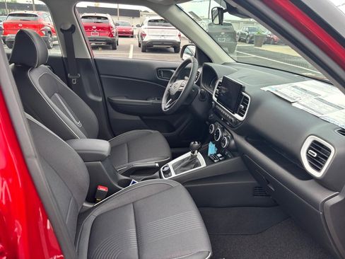 Certified 2025 Hyundai Venue Limited image 28