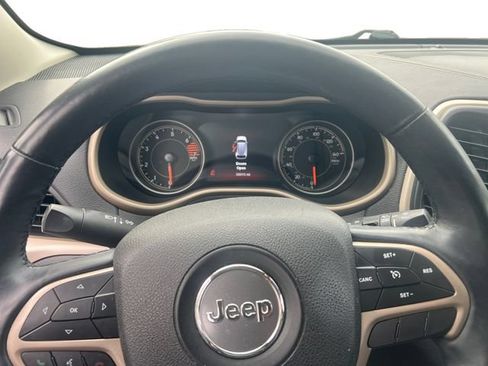 Used 2018 Jeep Cherokee Limited AWD/4WD image 14