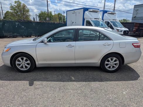 Used 2009 Toyota Camry LE FWD image 4