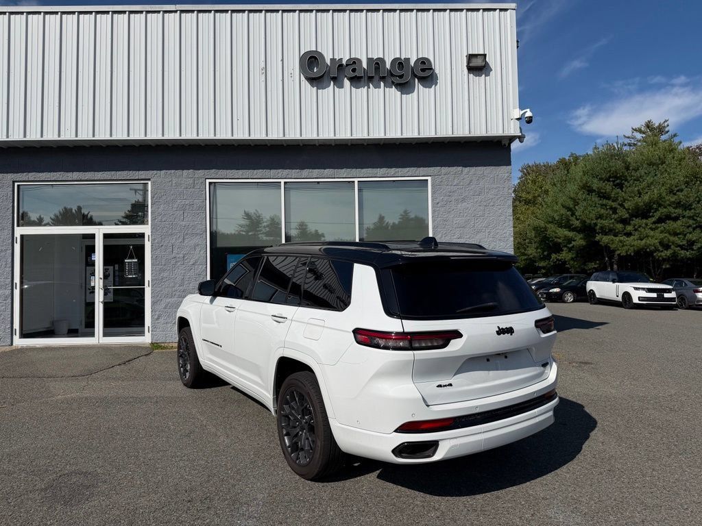 Used 2023 Jeep Grand Cherokee L Summit w/ High Altitude Package AWD/4WD image 3