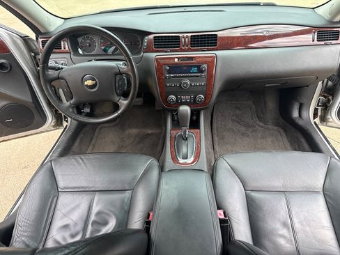 Used 2009 Chevrolet Impala LT w/ Luxury Edition Package FWD image 9