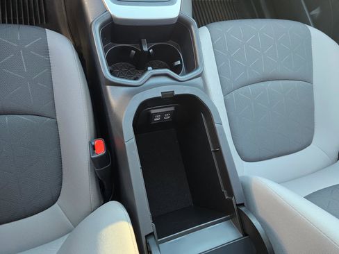 Used 2025 Toyota RAV4 XLE image 31