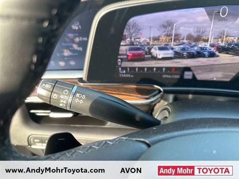 Used 2023 Cadillac Escalade Premium Luxury image 19