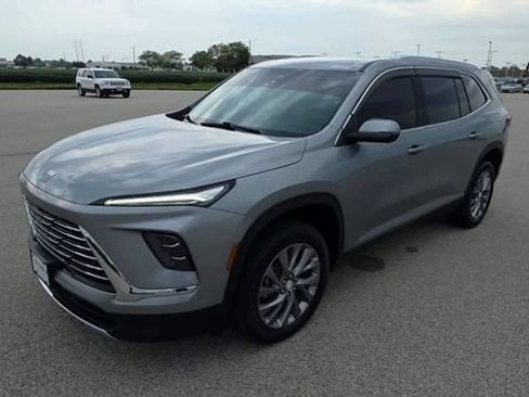 Used 2025 Buick Enclave Preferred FWD image 5