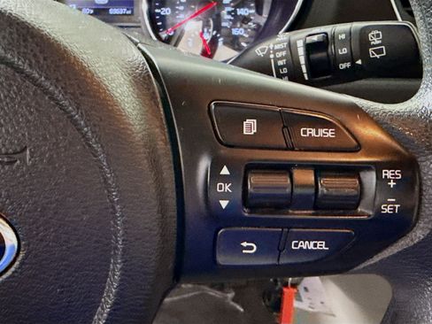 Used 2019 Kia Sedona L FWD image 15