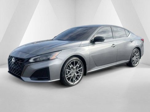 Used 2023 Nissan Altima 2.0 SR FWD image 3