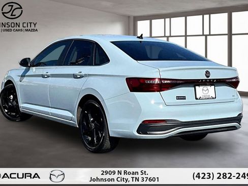 Used 2025 Volkswagen Jetta SE w/ Black Wheel Package image 13
