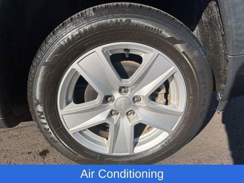 Used 2022 Jeep Compass Latitude image 22