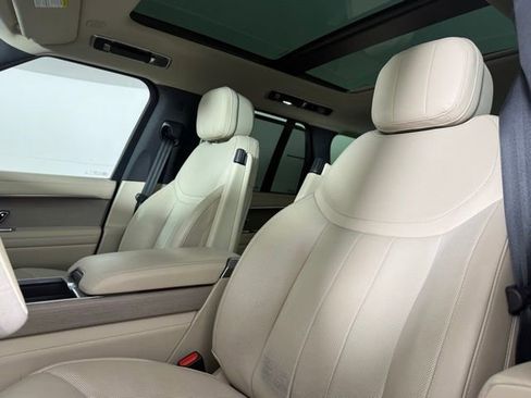 Used 2024 Land Rover Range Rover SE AWD/4WD image 5