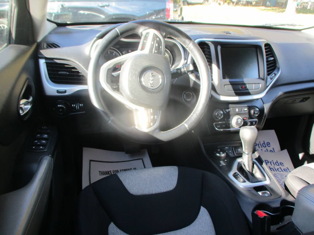 Used 2014 Jeep Cherokee Latitude AWD/4WD image 9