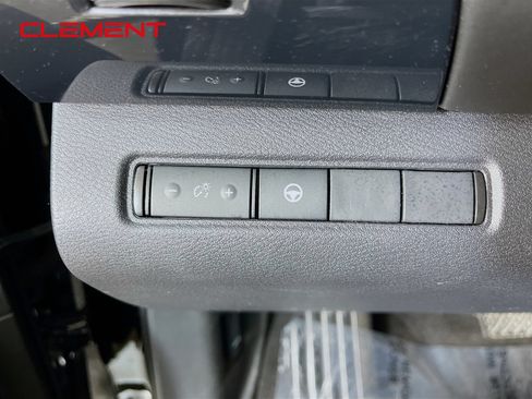 Used 2024 Nissan Pathfinder SV FWD image 13