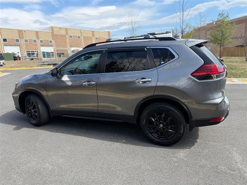 Used 2017 Nissan Rogue SV w/ Midnight Edition image 12