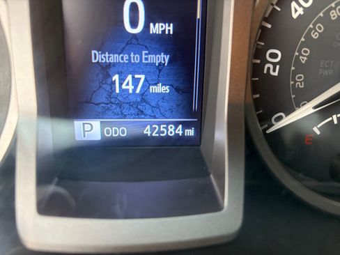 Used 2019 Toyota Tacoma Limited AWD/4WD image 17