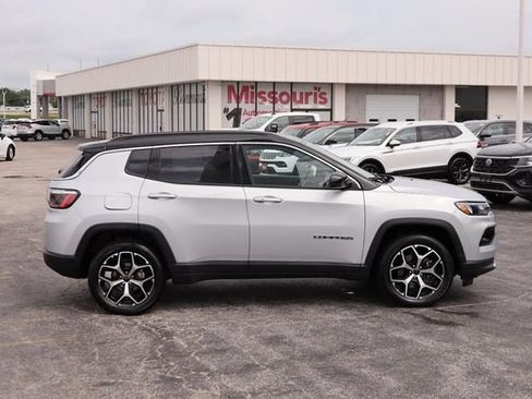 Used 2025 Jeep Compass Limited AWD/4WD image 5