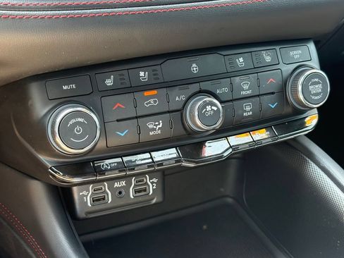 Used 2024 Dodge Durango GT RWD image 33