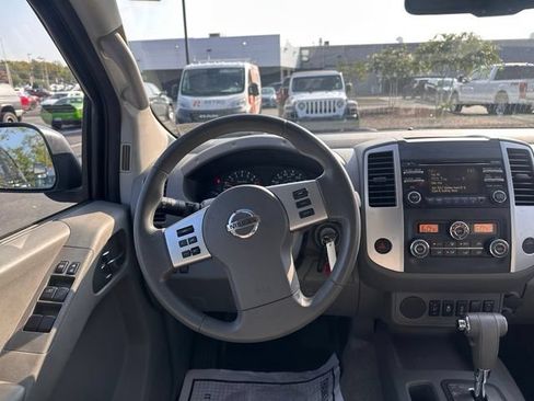 Used 2014 Nissan Frontier SV w/ SV Value Truck Package RWD image 23