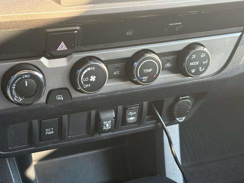 Used 2019 Toyota Tacoma SR5 AWD/4WD image 16