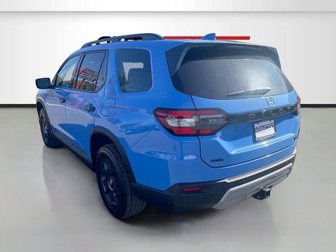 Used 2025 Honda Pilot TrailSport image 5
