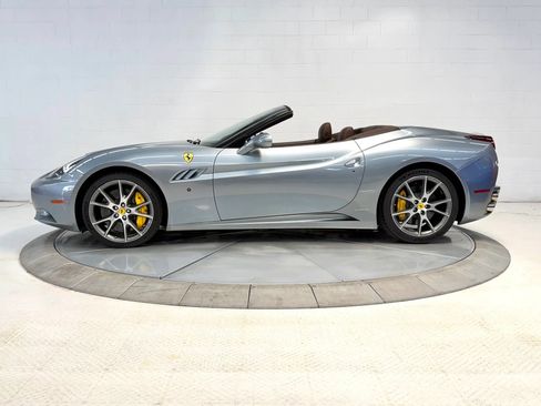 Used 2010 Ferrari California RWD image 1