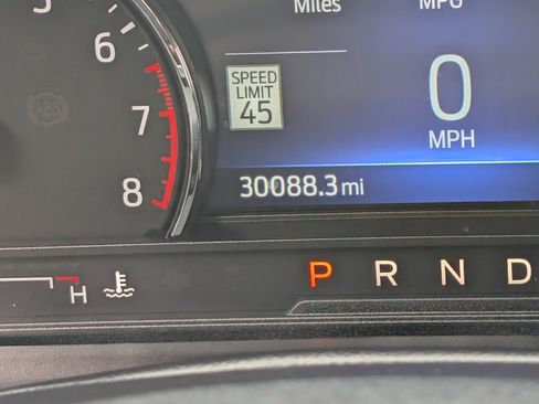 Used 2022 Ford Explorer XLT w/ Equipment Group 202A RWD image 28