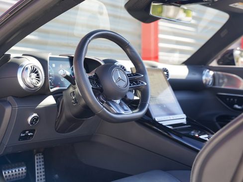 Used 2022 Mercedes-Benz SL 63 AMG 4MATIC image 6