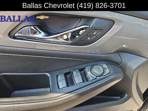 Used 2023 Chevrolet Traverse LT image 24