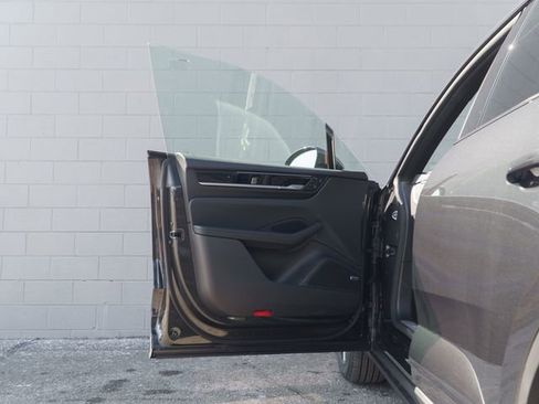 New 2026 Porsche Macan 4 Electric image 13