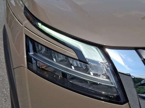 Certified 2023 Nissan Pathfinder Platinum w/ Cargo Package AWD/4WD image 10