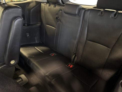 Used 2020 Toyota Highlander XLE image 15