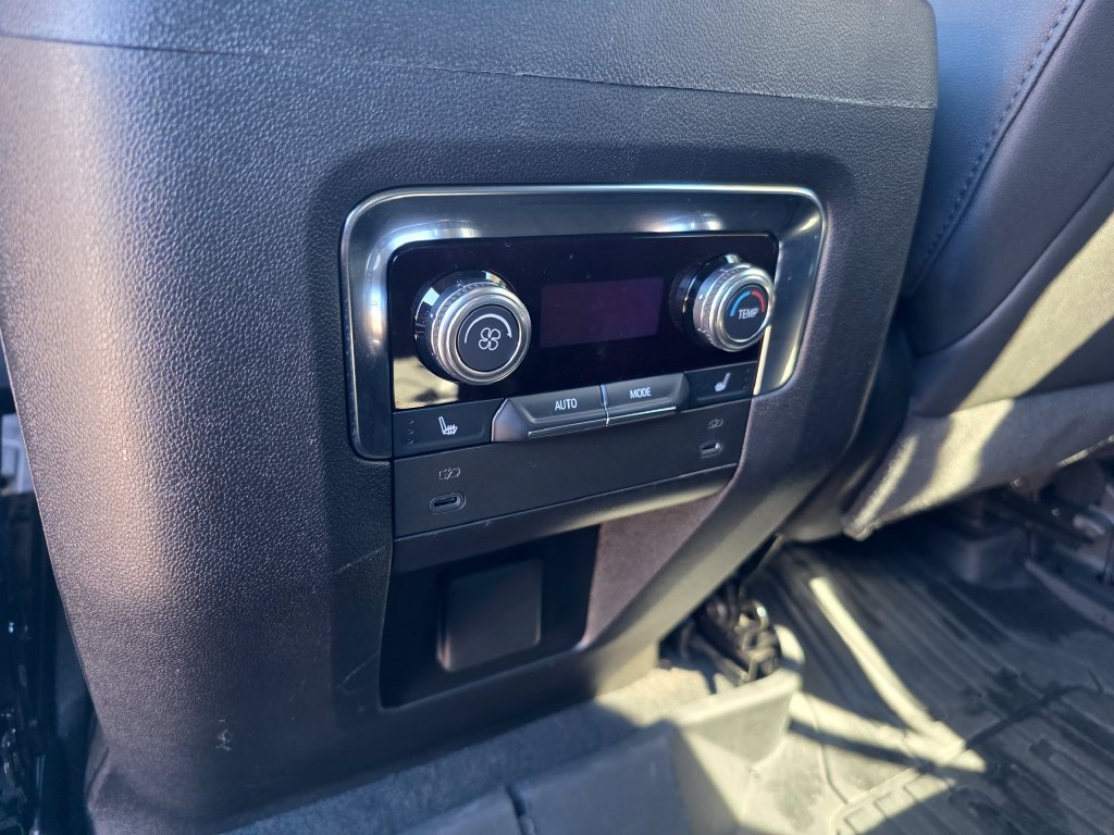 Used 2025 GMC Yukon AT4 AWD/4WD image 37