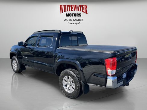 Used 2016 Toyota Tacoma SR5 w/ SR5 Appearance Package (SN) image 3