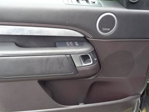 Used 2017 Land Rover Discovery First Edition image 24