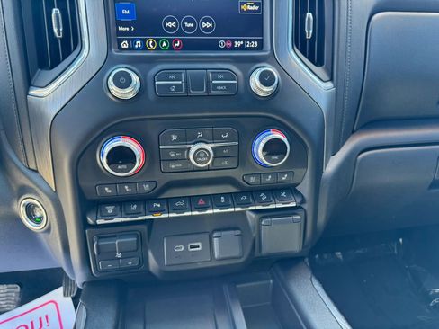 Used 2021 GMC Sierra 2500 Denali w/ Denali Black Diamond Edition AWD/4WD image 15