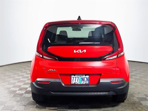 Used 2022 Kia Soul LX image 7