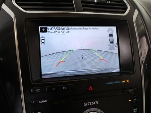 Used 2019 Ford Explorer Platinum AWD/4WD image 6