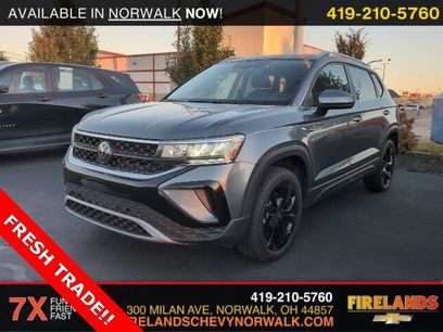 Used 2024 Volkswagen Taos SE w/ Black Wheel Package