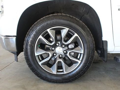 Used 2022 Chevrolet Silverado 1500 LT w/ Z71 Off-Road Package AWD/4WD image 26