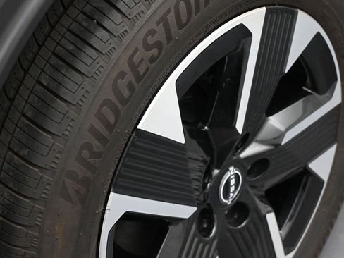 Certified 2025 Nissan Kicks SV AWD/4WD image 12