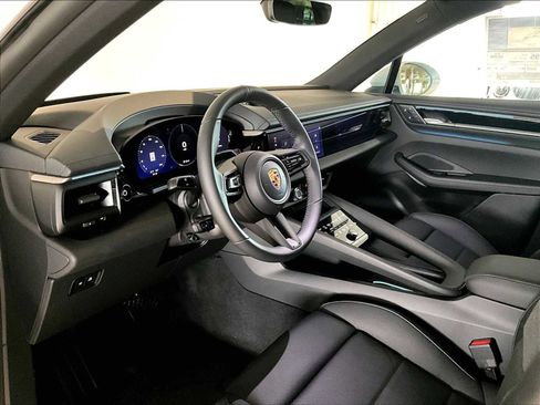 New 2026 Porsche Macan 4 Electric image 4