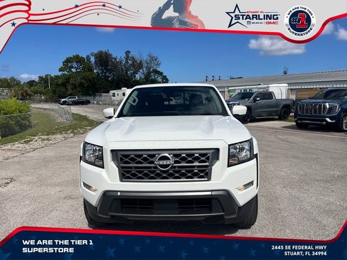 Used 2022 Nissan Frontier SV w/ Technology Package RWD image 2