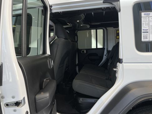 Used 2025 Jeep Wrangler Sport S image 33