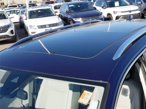 Certified 2022 Volkswagen Tiguan SE image 11