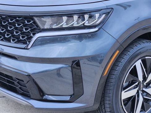 Used 2023 Kia Sorento S image 6