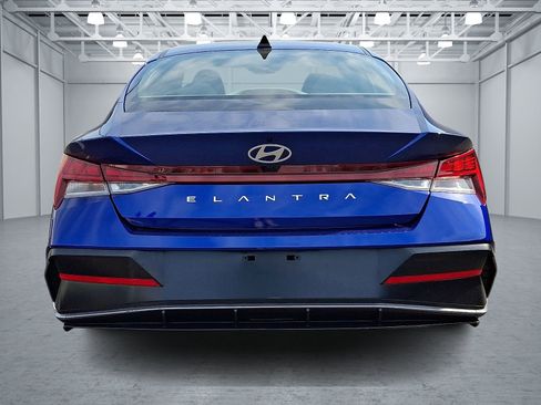 Certified 2024 Hyundai Elantra SEL w/ Convenience Package FWD image 5